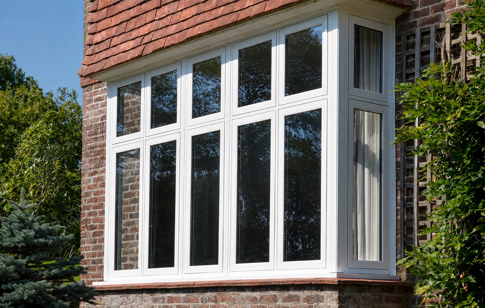 White Liniar flush sash windows fitted to a Bristol home